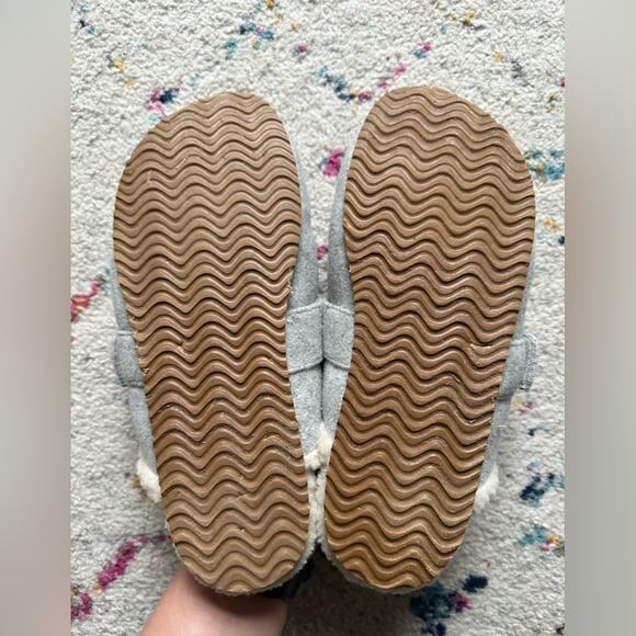 J. Crew Fuzzy Gray Cream Buckle Clog Slippers Women’s size 7 comfy cozy soft - Picture 4 of 6